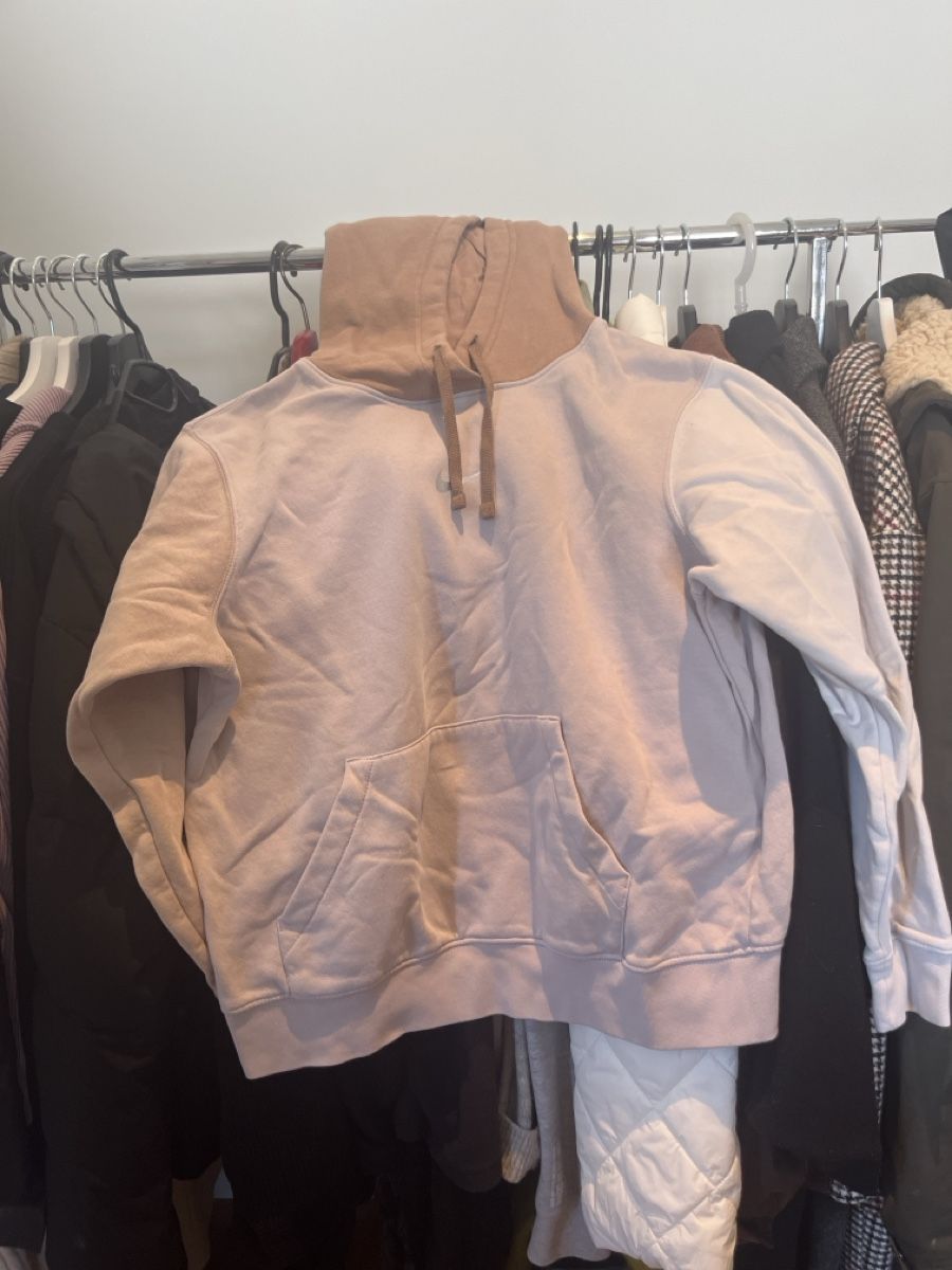 Nike Pulls & Sweat-shirts: Nike Pullover mit Kapuze Grösse S – D'occasion à Ostermundigen par Laariinaa
