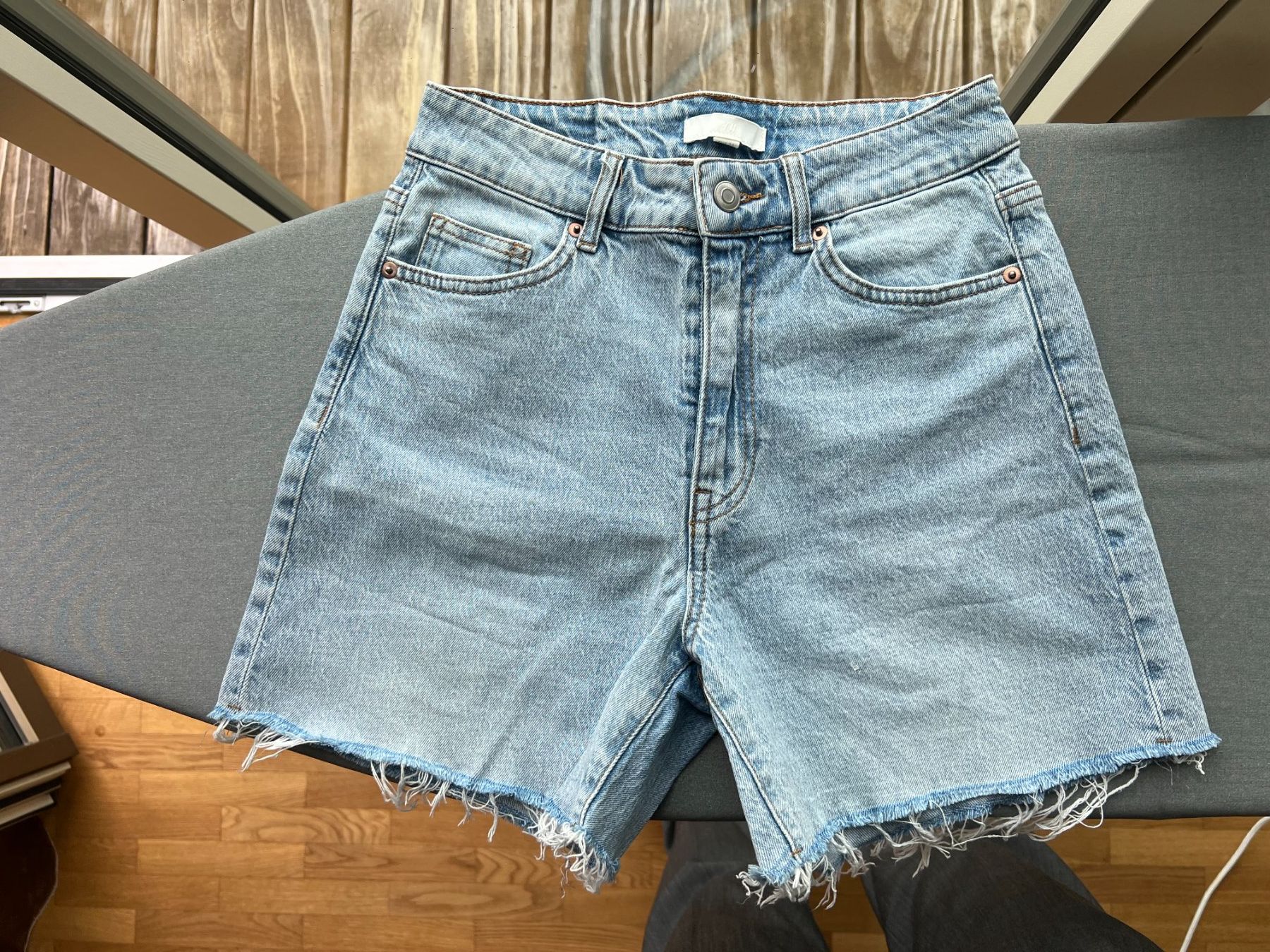 H&M Jeans: Short en jeans taille 36 – Usato da Zürich venduto da mps_9cp7