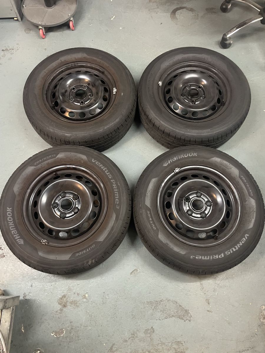 Pneumatici & Ruote complete: VW Caddy Sommerräder – Usato da Sirnach venduto da MotionModular