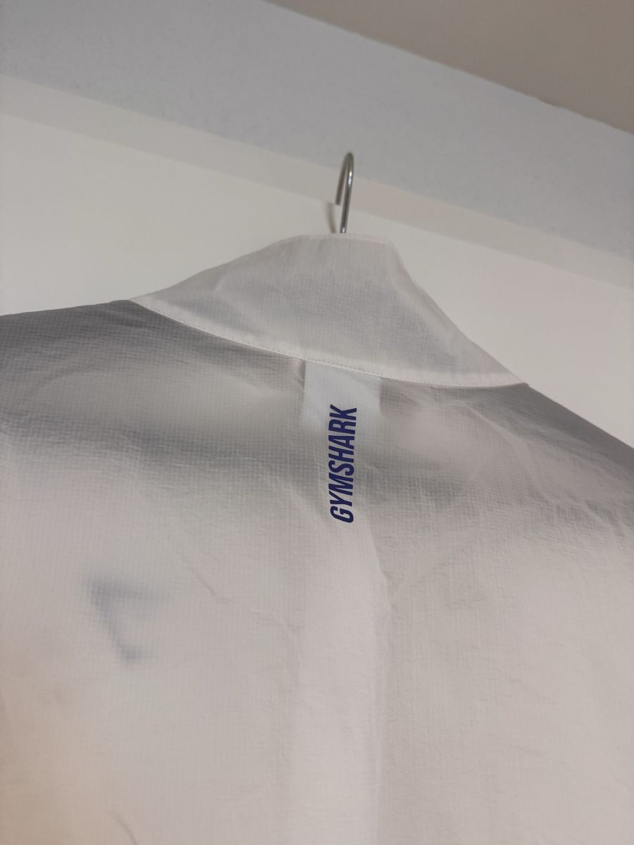 Gymshark Giacche: Gymshark white wind breaker size XS – Usato da Dübendorf venduto da ClaraS. 6