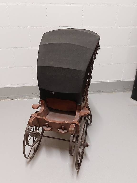 Carrozzine per bambole: Antiker Puppenwagen – Usato da Hefenhofen venduto da ucetsch 3