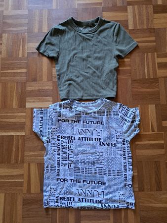 2 T-Shirts Grösse XS guter Zustand!