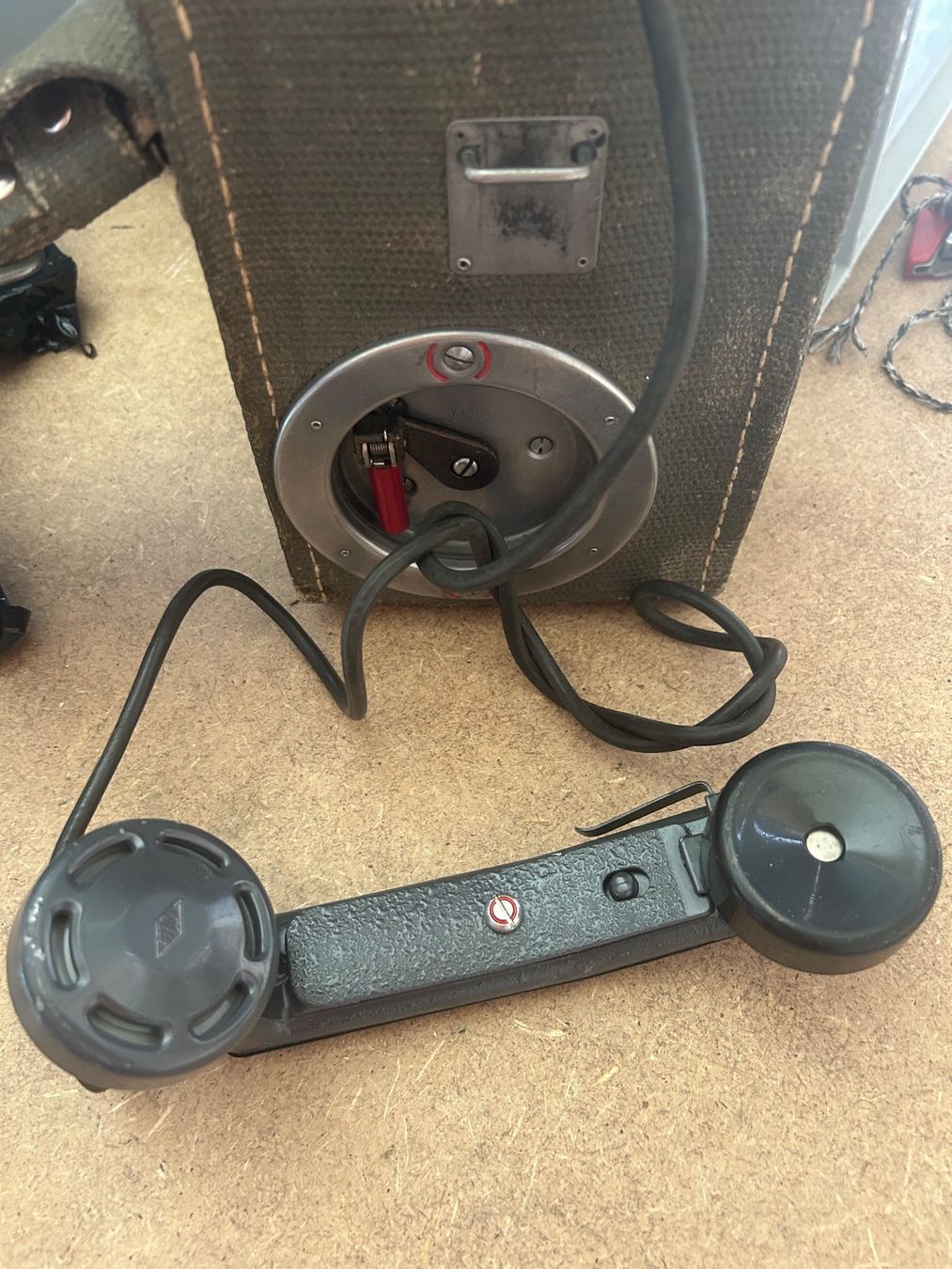 Telefoni: Original Feldtelefon 50A Schweizer Armee – Usato da Niederhasli venduto da Sr1 2