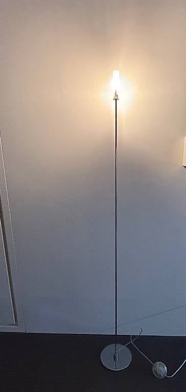 Lampade: Schlichte Stehlampe mit zeitlosem Design – Nuovo (secondo la descrizione) da Uzwil venduto da te_l2qc