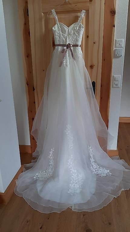 Vestiti: Brautkleid – Usato da Lenk im Simmental venduto da tam_267m 3