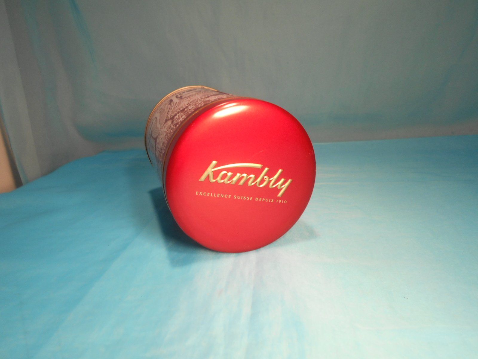Kambly Altro in Decorazioni & Accessori: Kambly Blechbüchse rot, Ueli Hofer, Scherenschnitt – Usato da Bellach venduto da JingleCherry 3