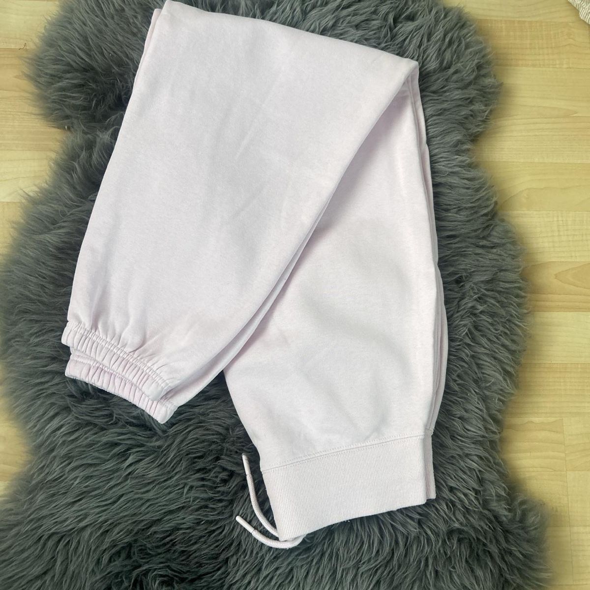 Pantaloni: Trainerhose rosa  – Usato da Sissach venduto da kate.granger