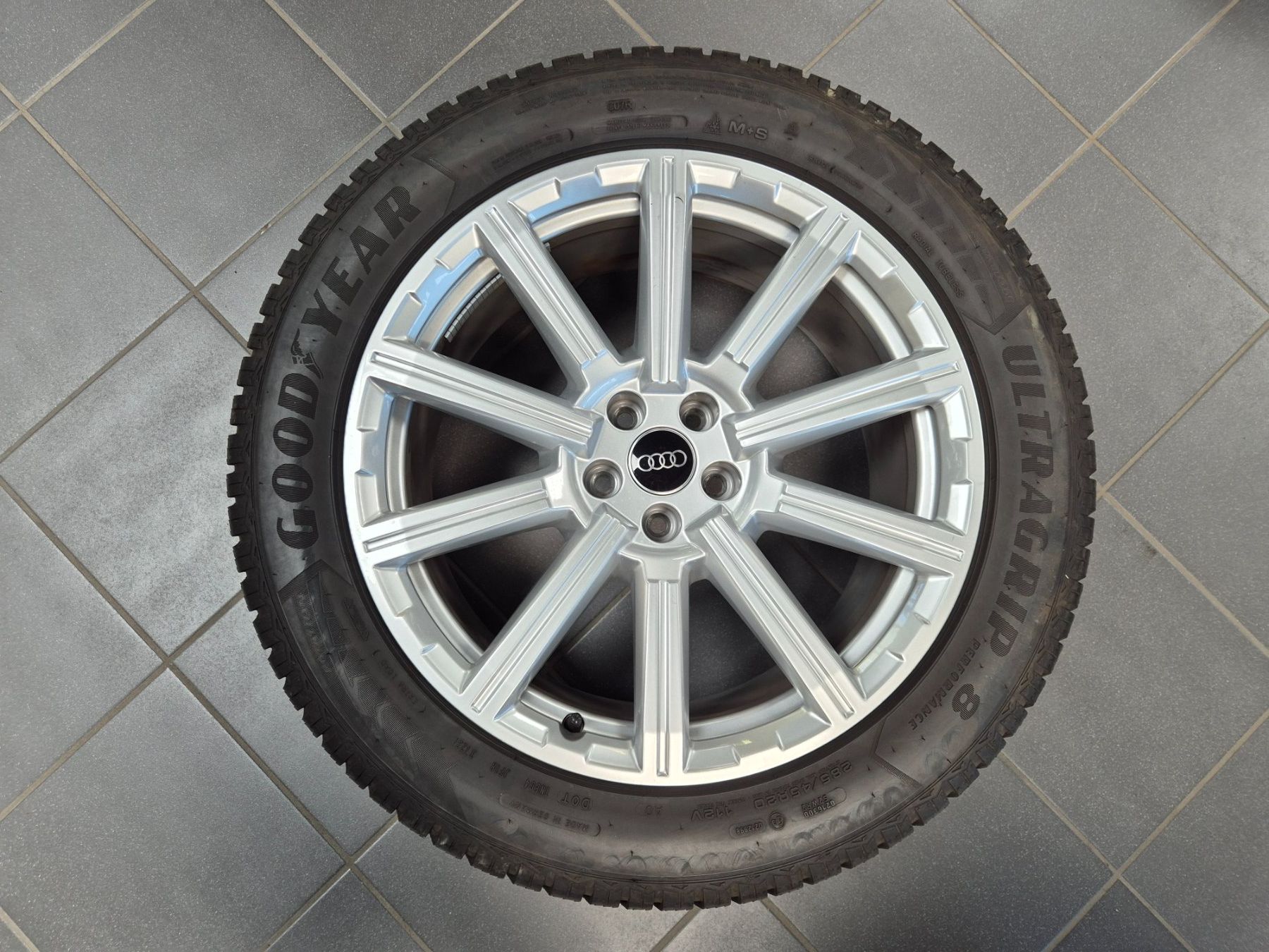 Audi Pneumatici & Ruote complete: Winterräder 20" Audi Q7 – Usato da Winterthur venduto da WEWi-Ersatzteile