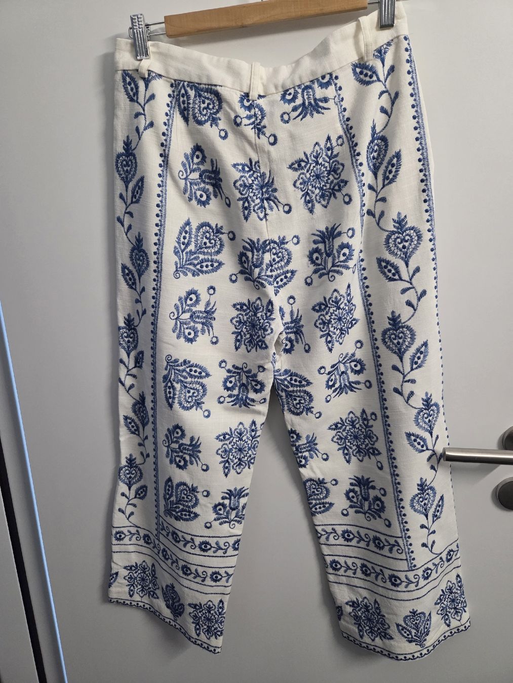 Zara Pantaloni: Sehr schöne Stoff-Hose Gr. M – Usato da Kriens venduto da ..stx.. 1