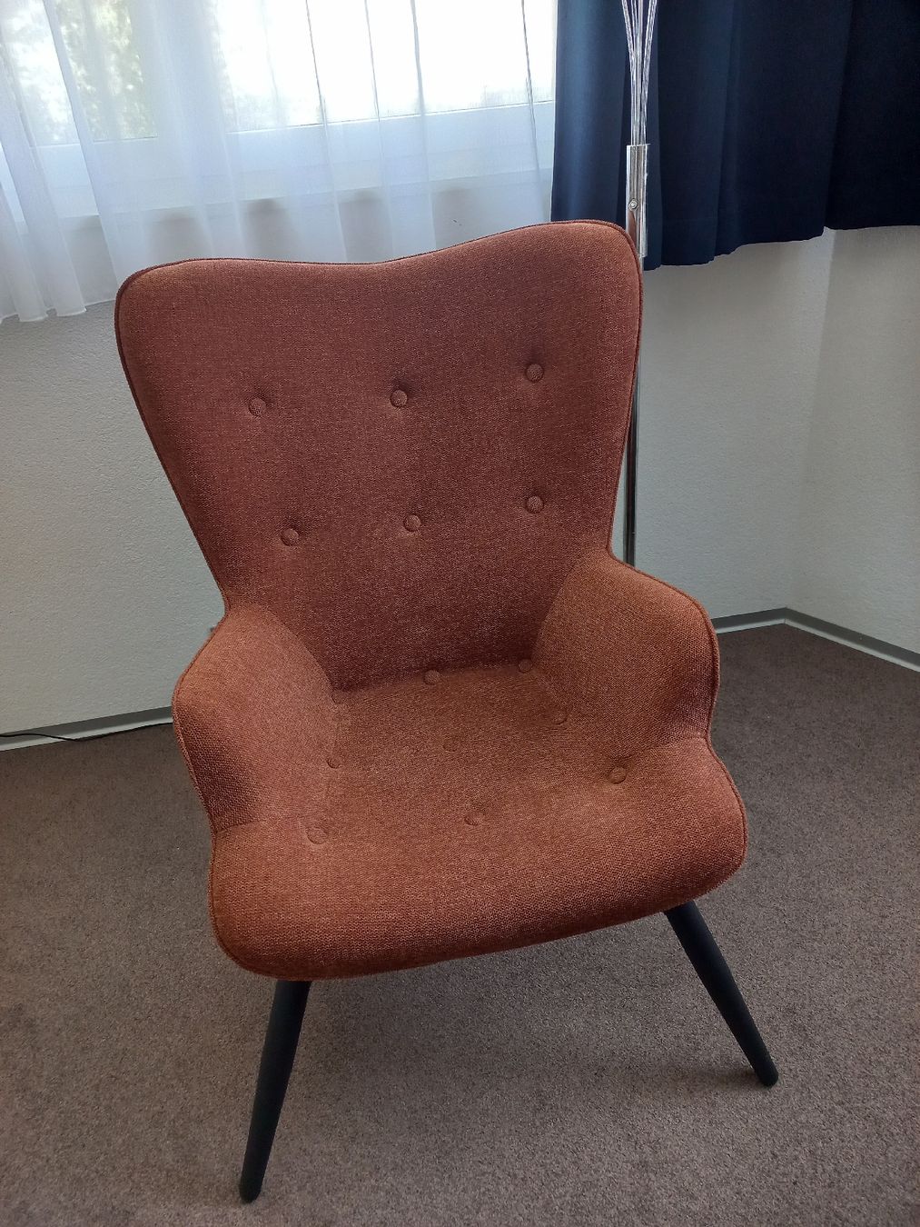 Livique Poltrone: Moderner Sessel mit schönem Strukturstoff in Kupfer – Nuovo (secondo la descrizione) da Düdingen venduto da mel_b_91.