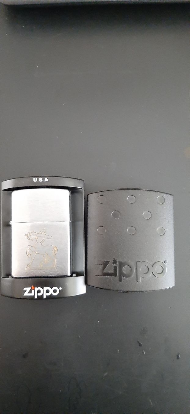 Zippo Accendini: Accendino Zippo nuovo – Nuovo e nell'imballaggio originale da Luzern venduto da PAPPALARDO1955 4