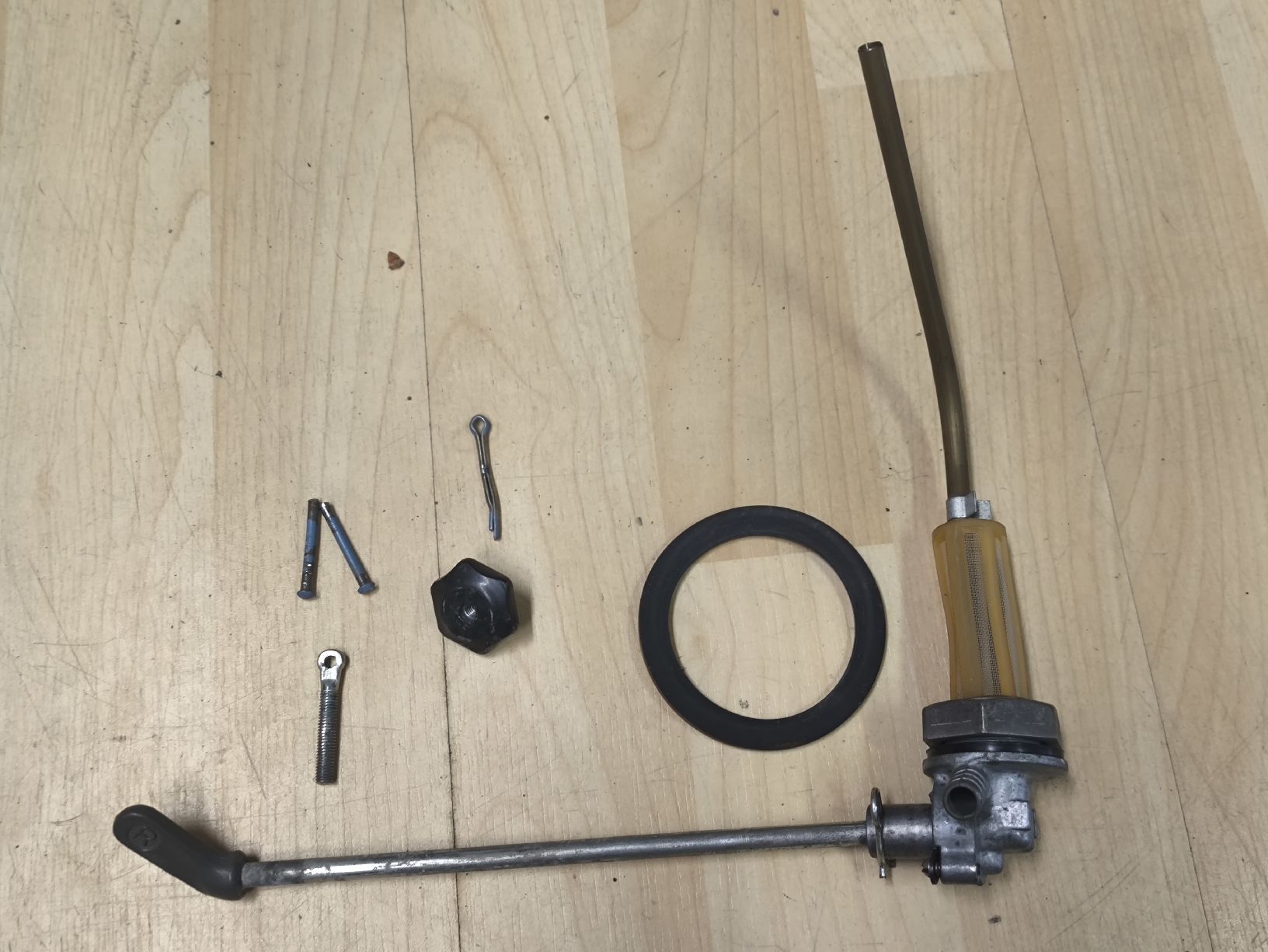Vespa Tutti i ricambio per moto: Benzinhanen Vespa PX  – Usato da Lausen venduto da Chaldrian