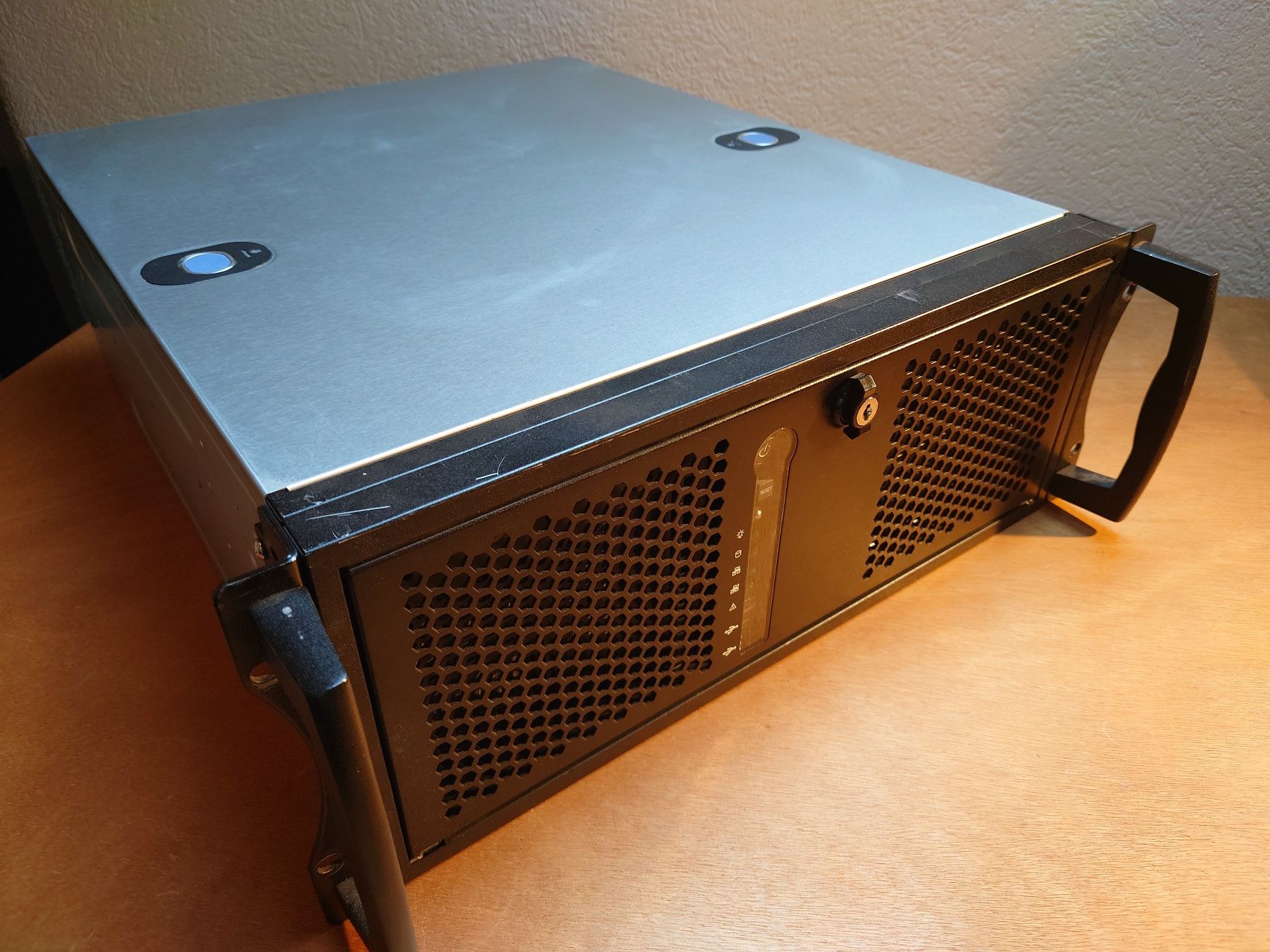 Custodie: 19 Zoll PC-Gehäuse – Usato da Menziken venduto da jonasmeyer 6