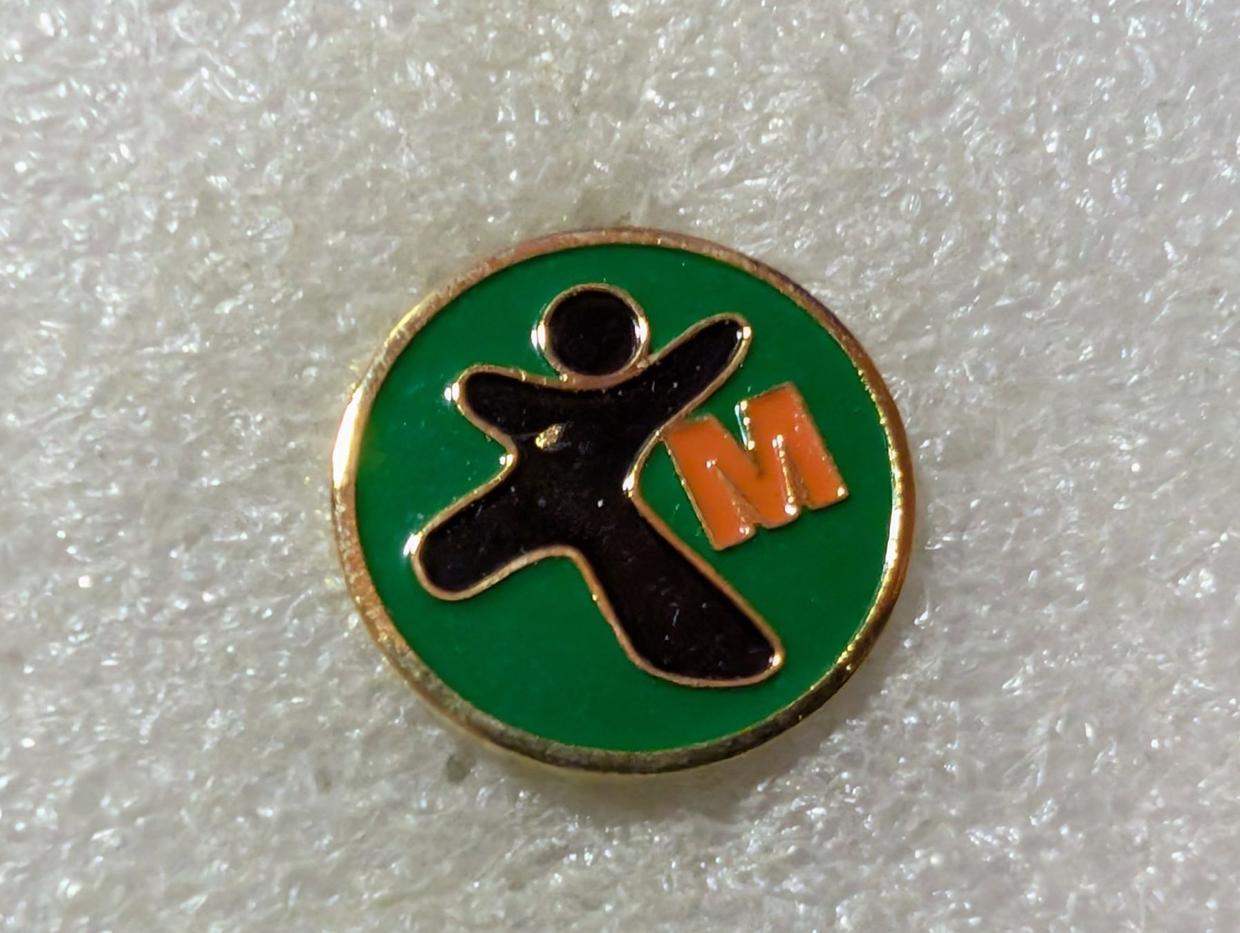 Plaquettes & Badges: Ansteckpin 103: Migros – D'occasion à Oppligen par Pin-Fall-Shop