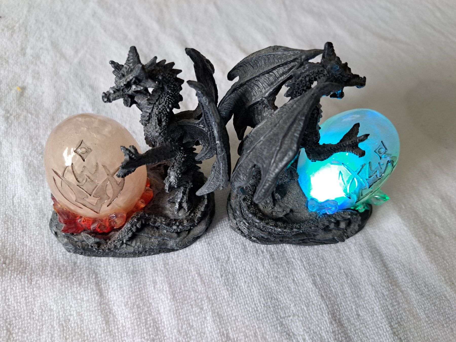 Statuette: 2 Drachen Figuren mit Ei, Farbwechselnd – Usato da Uitikon Waldegg venduto da Smeragol 1