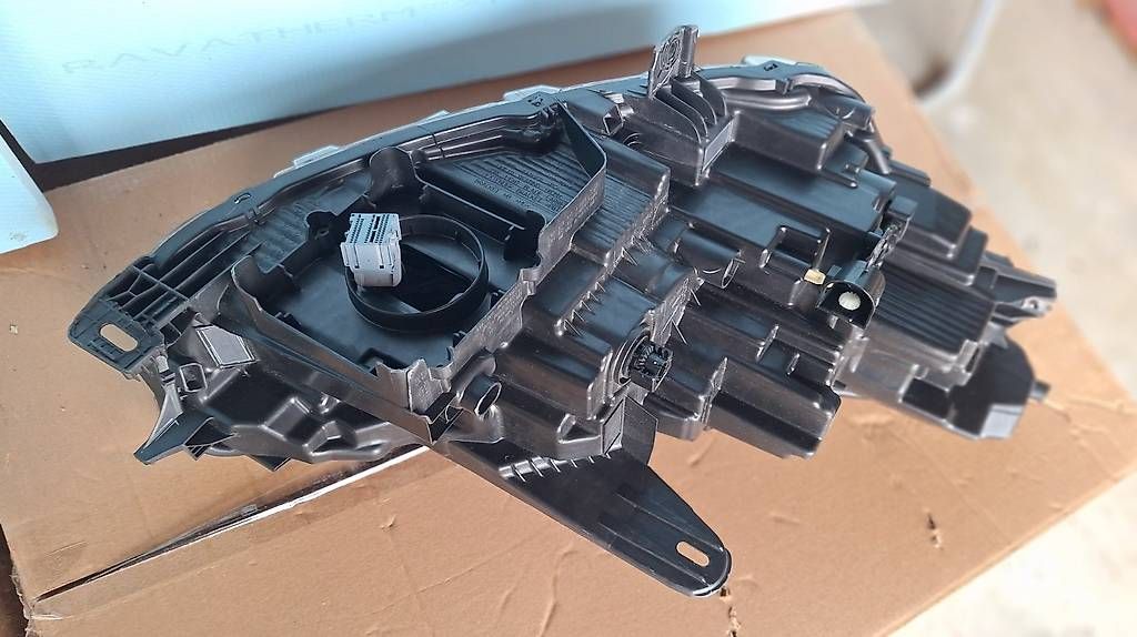 Fari: Scheinwerfer Ford Mustang Mach E – Usato da Niederhasli venduto da madmax23 1