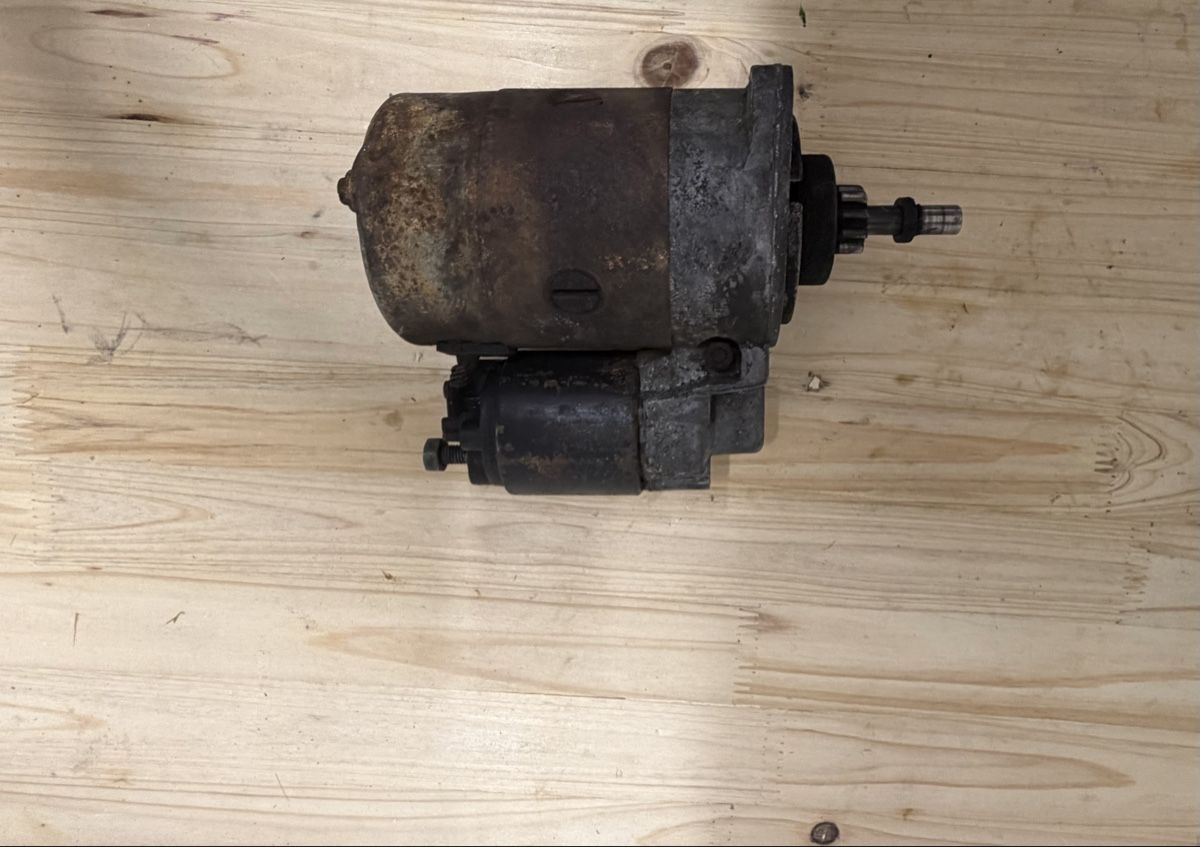 VW Tutti pezzi di ricambio auto: Anlasser VW Golf 1 Cabrio – Difettoso da Vilters venduto da 5111984 1