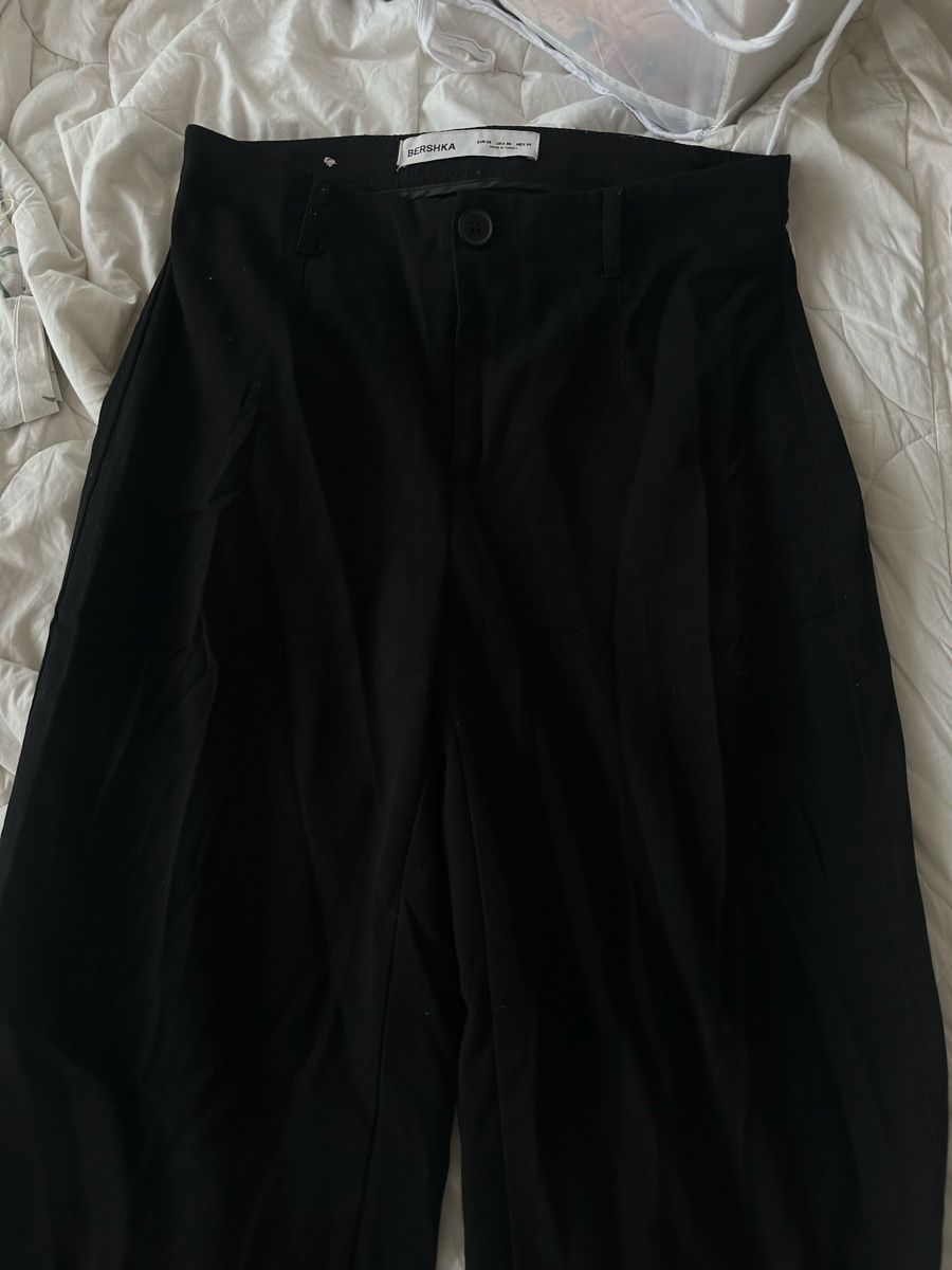 Bershka Pantaloni: Pantalon Noir Bershka – Usato da Hauterive NE venduto da ric_cx8j 3