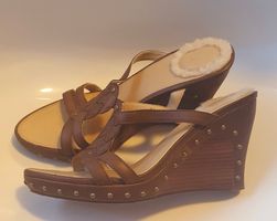 UGG Leder Keilabsatzpantoletten mit Nieten Gr.39