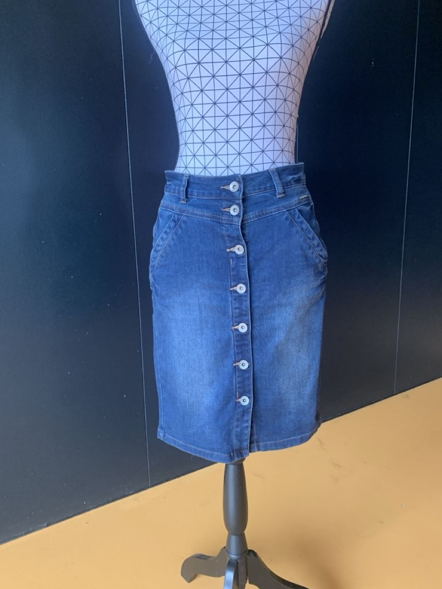 Röcke: Cream Jeansrock Gr. 38 mit Knöpfen – Gebraucht aus Rain von 11.