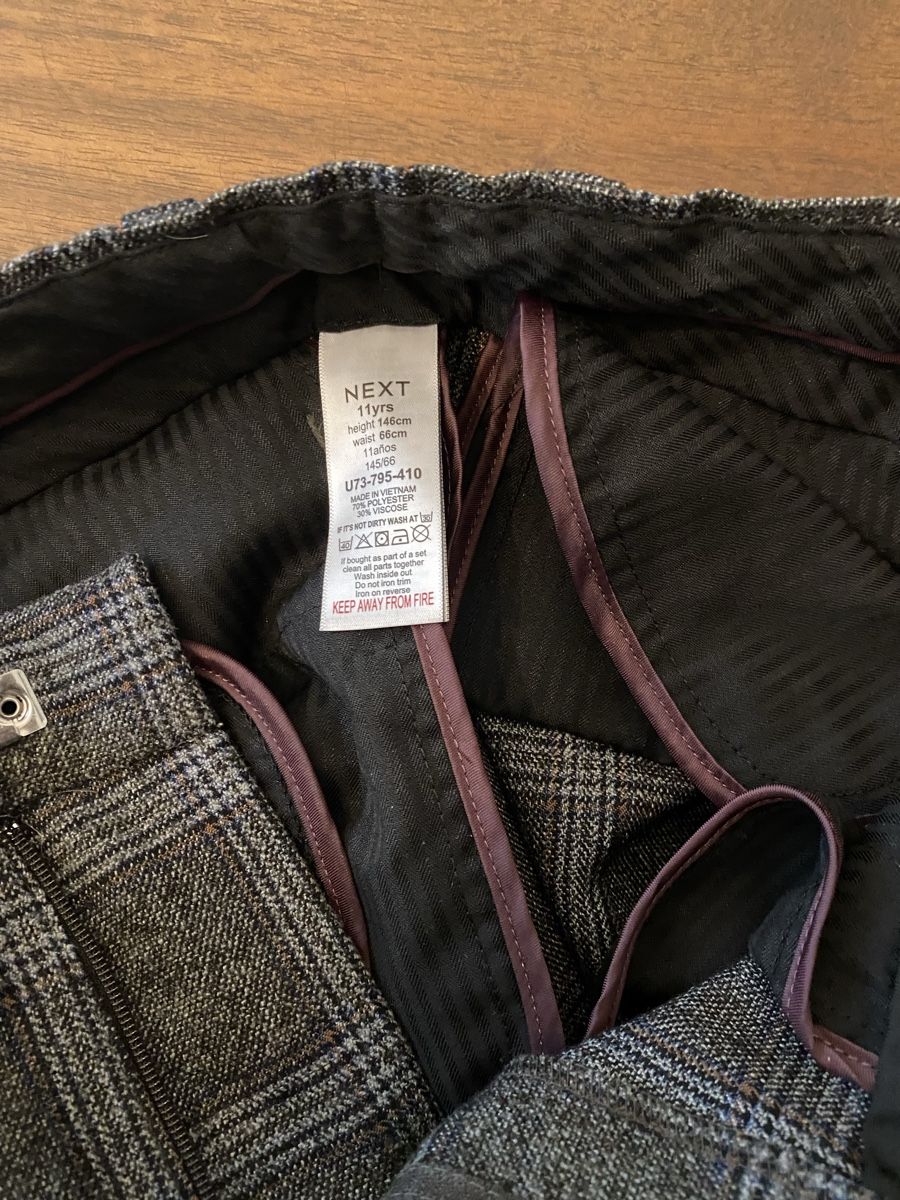 Next Hosen: Next Hose Gr. 11y Grau Kariert. 146, neu – Neu (gemäss Beschreibung) aus Rüti ZH von zoli01 1
