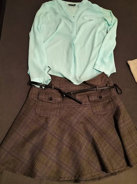 Costumes: Bluse/Rock – D'occasion à Amriswil par cbe_cr6q