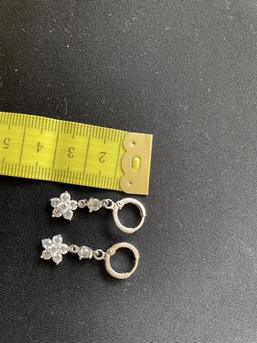 Orecchini pendenti & Orecchini a lobo: Sparkling Flower Drop Earrings – Nuovo (secondo la descrizione) da Neuchatel venduto da shi_9fzw 1