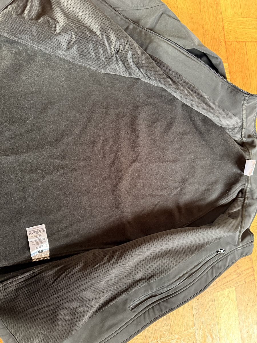Giacche: Schwarze Softshell Jacke 140 – Usato da Amlikon-Bissegg venduto da Rose_Rose 2