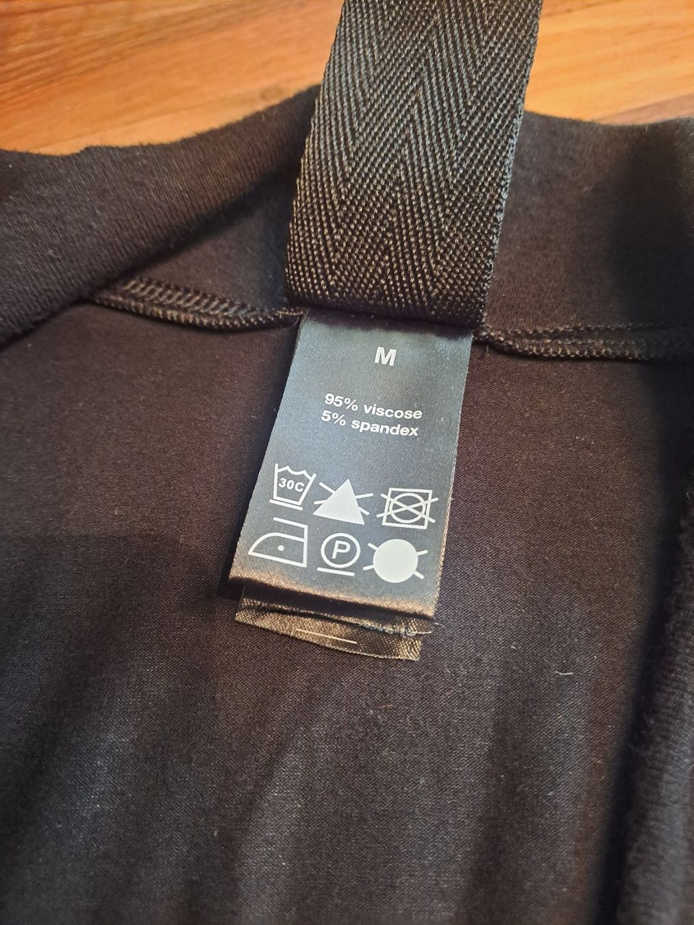 Maglioni & Felpe: Rundholz Pulli Gr.M – Usato da Emdthal venduto da kasira 2
