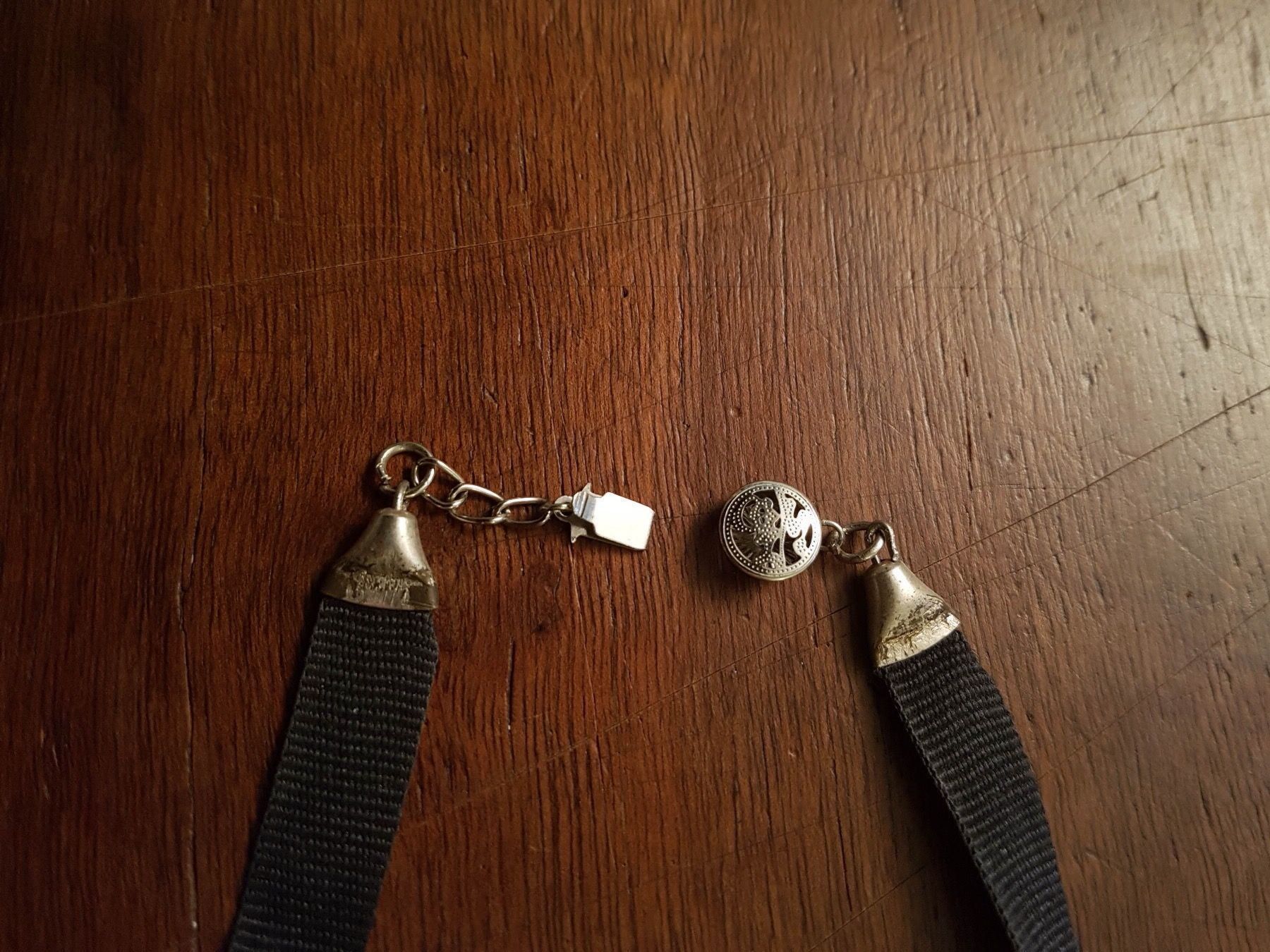 Catenine: Halsband Halskette mit Glocke ziseliert – Usato da Ettingen venduto da Maranathatalitha 4