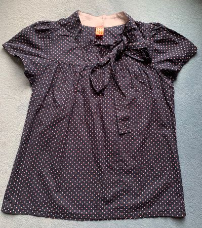 Sommerliche Bluse mit Blumenmuster, Grösse M, Top Zustand