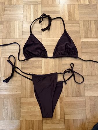 Dunkelbrauner Bikini