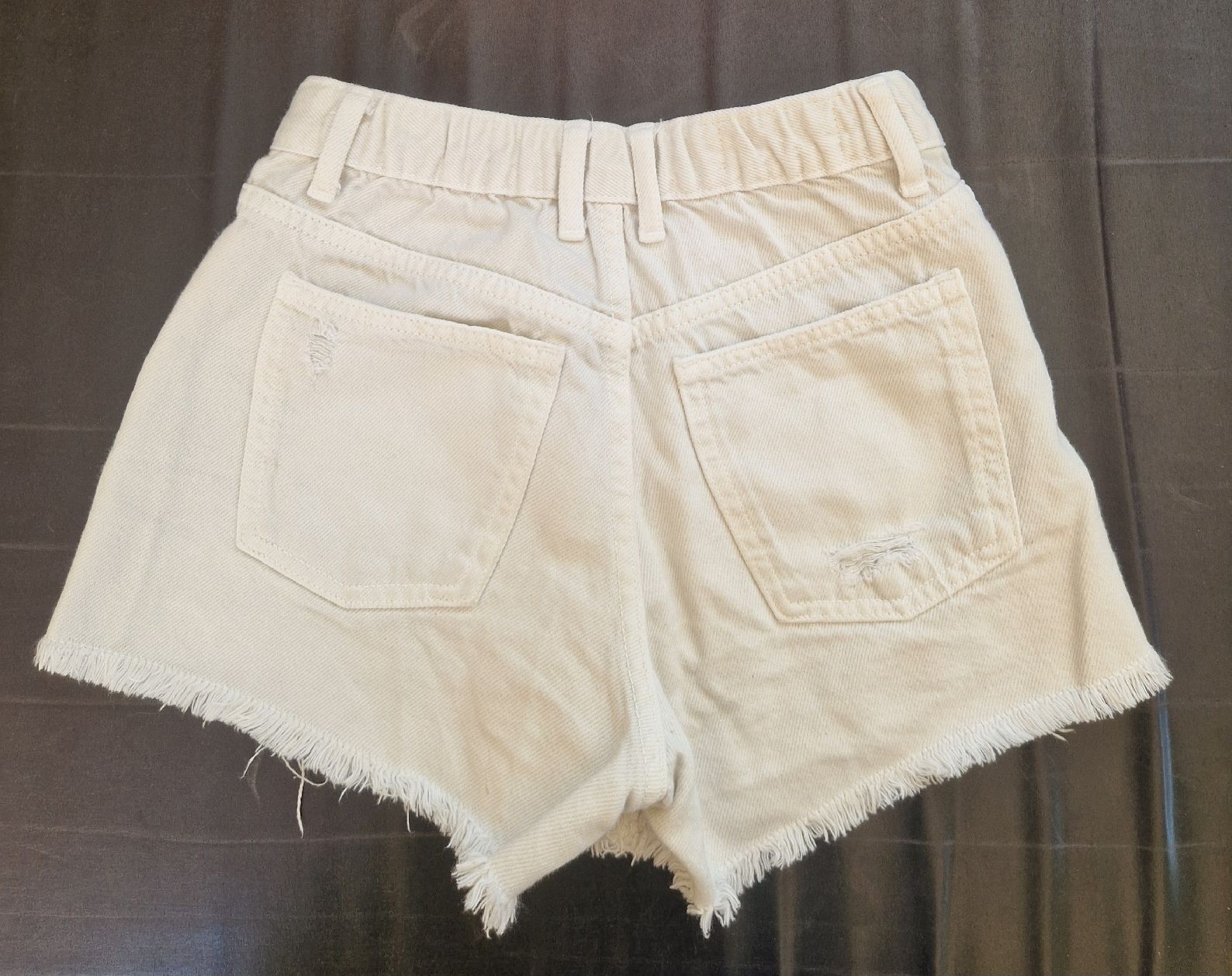 Zara Hosen: Weisse Zara Shorts, Gr. 128 – Gebraucht aus Muri b. Bern von rol_xtf8 1