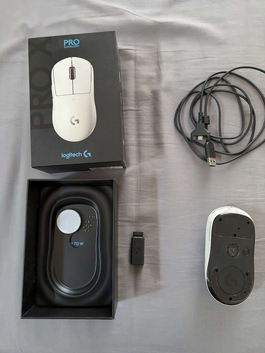 Logitech Mouse: Logitech Pro X Superlight sans patins – Usato da Yverdon-les-bains venduto da zbi_vtl6