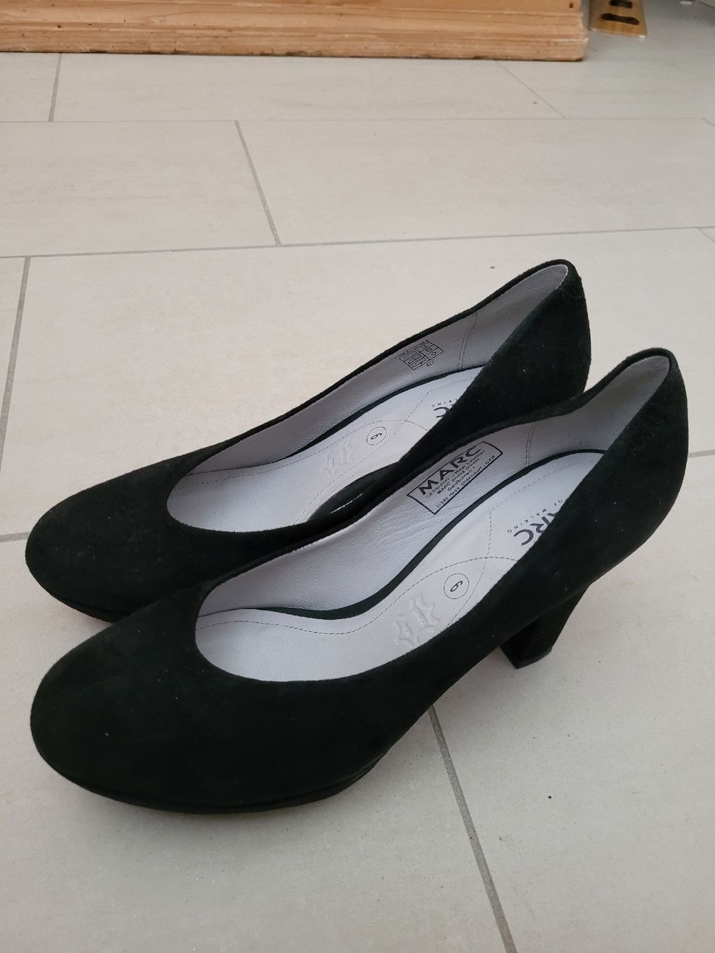 Scarpe da donna: Pumps schwarz Marc fast neu Gr. 39 – Nuovo (secondo la descrizione) da Flawil venduto da Tosca24