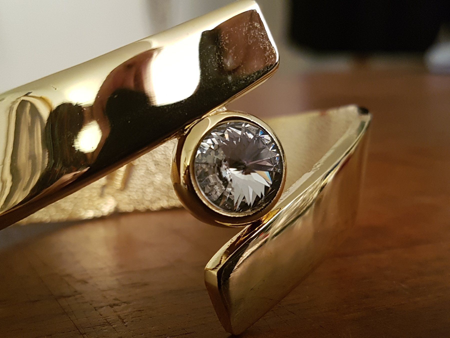 Armbänder & -reifen: Armreif goldfarben mit Strassstein klapp – Gebraucht aus Ettingen von Maranathatalitha 1