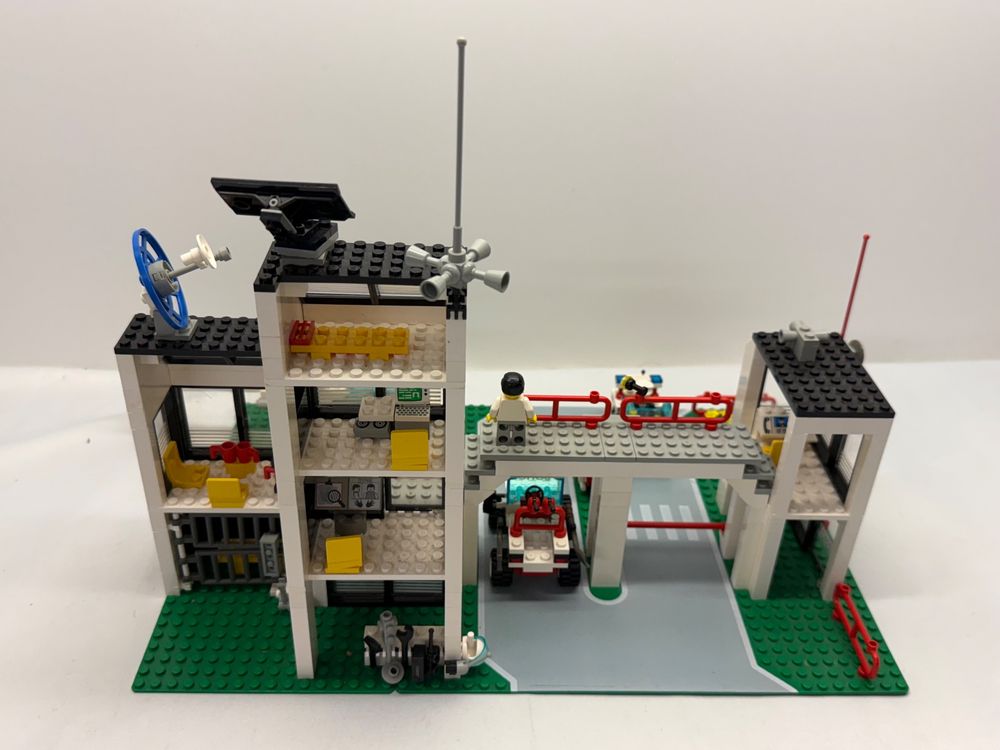 LEGO City 6398 - Polizei-Präsidium - Central Precinct HQ (Gebraucht) in ...