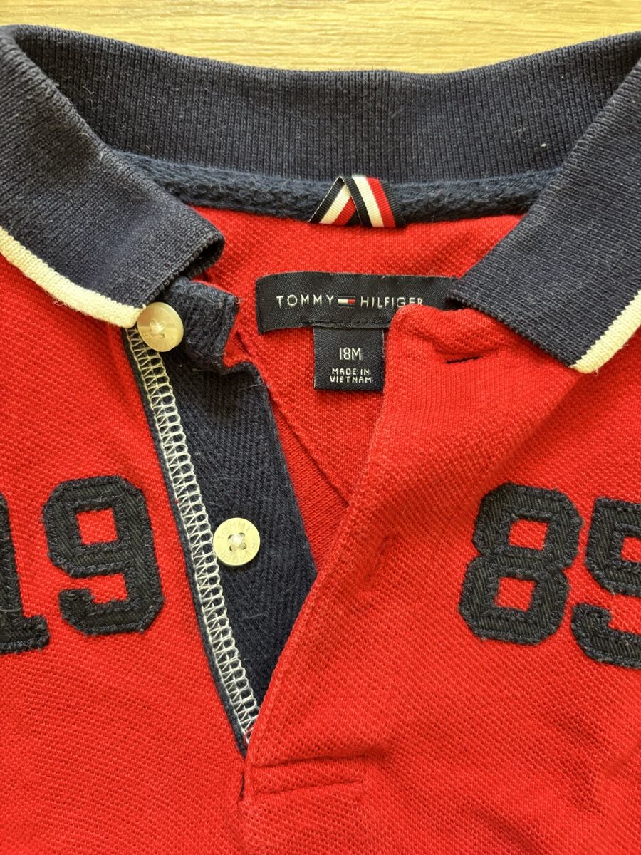 Chemises, Tops & T-shirts: Polo Tommy Hilfiger – D'occasion à Boudry par Nat1234 1