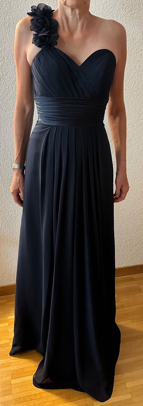 Kleider: Abendkleid dunkelblau Cinderella divine – Gebraucht aus Bülach von Jubet