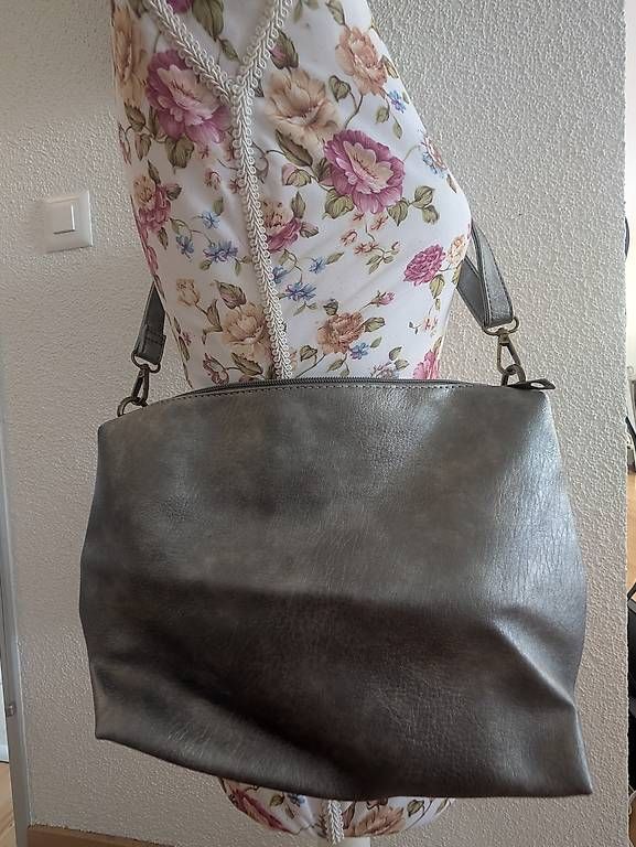 Borse da donna: Dudlin 2 Stk. Handtaschen Silber/schwarz – Usato da Tobel venduto da Streetfroggy 1