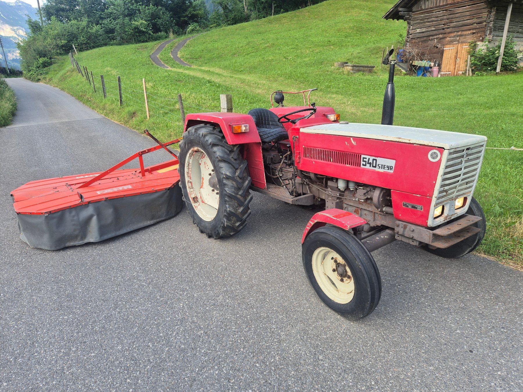 Steyr Trattori: Traktor Steyr 540 2-Rad mit Seitenmähwerk – Usato da Kandergrund venduto da 07071963