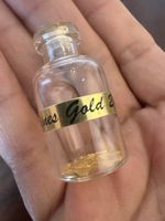 Reines Gold 24 Karat in Glasfläschchen mit Korken