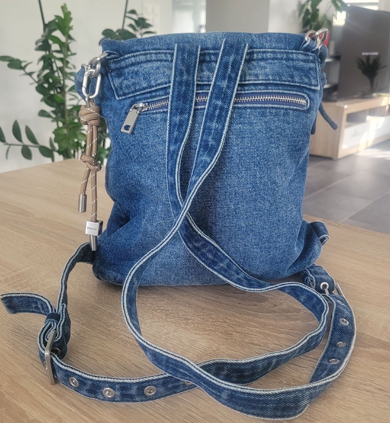 Desigual Zaini: Desigual Rucksack Denim, neuwertig! – Nuovo (secondo la descrizione) da Windisch venduto da Jase04 4