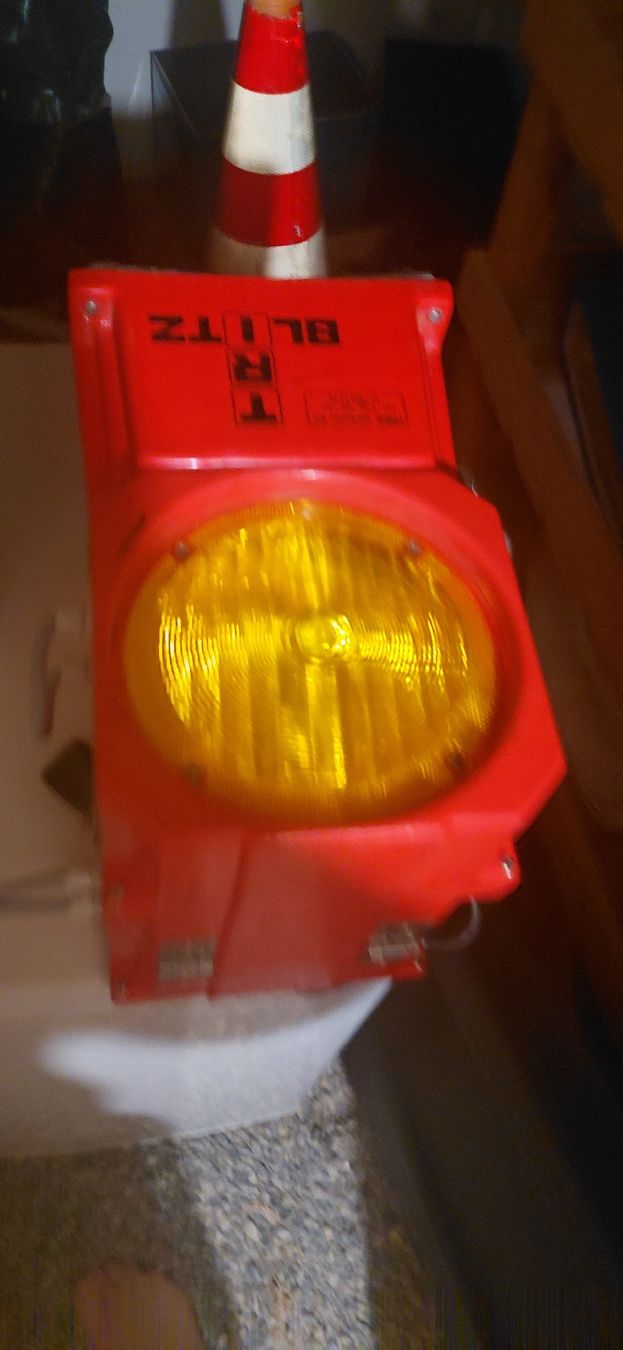 Lampade: Blitz Signal Lampe Rot mit Gelb, gebraucht – Usato da Lichtensteig venduto da pas_7sdz