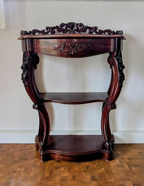 Cassettiere: Superbe console d'entrée ancienne en bois sculpté – Usato da Denges venduto da jon_6ccw 2