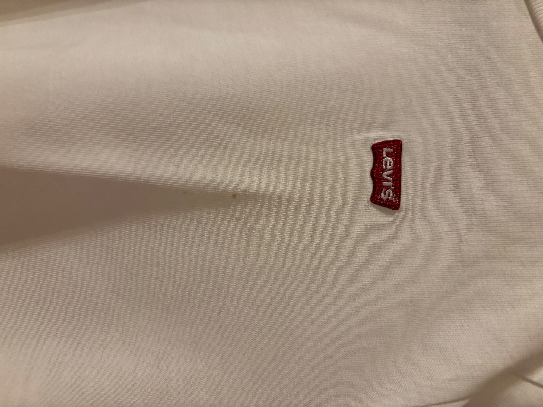 Levi's T-shirt: T-shirt – Usato da Grandvillard venduto da Elsa.Del 3
