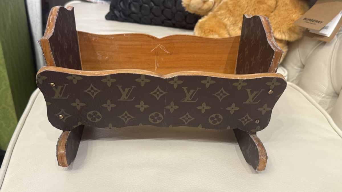 Betten: Louis Vuitton Puppe Bett  – Gebraucht aus Lachen SZ von HelvetiaLuxury 7