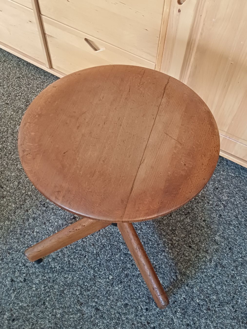 Hocker: Vintage Werkstatthocker aus Holz – Gebraucht aus Domat-ems von Gr8wood 2