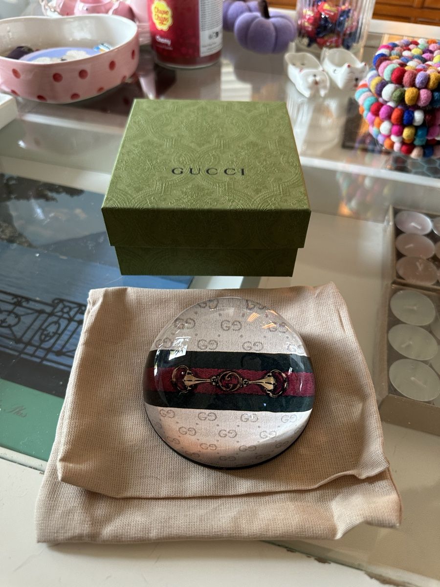 Tutte le decorazioni: Gucci paperweight – Nuovo e nell'imballaggio originale da Mendrisio venduto da ketolin