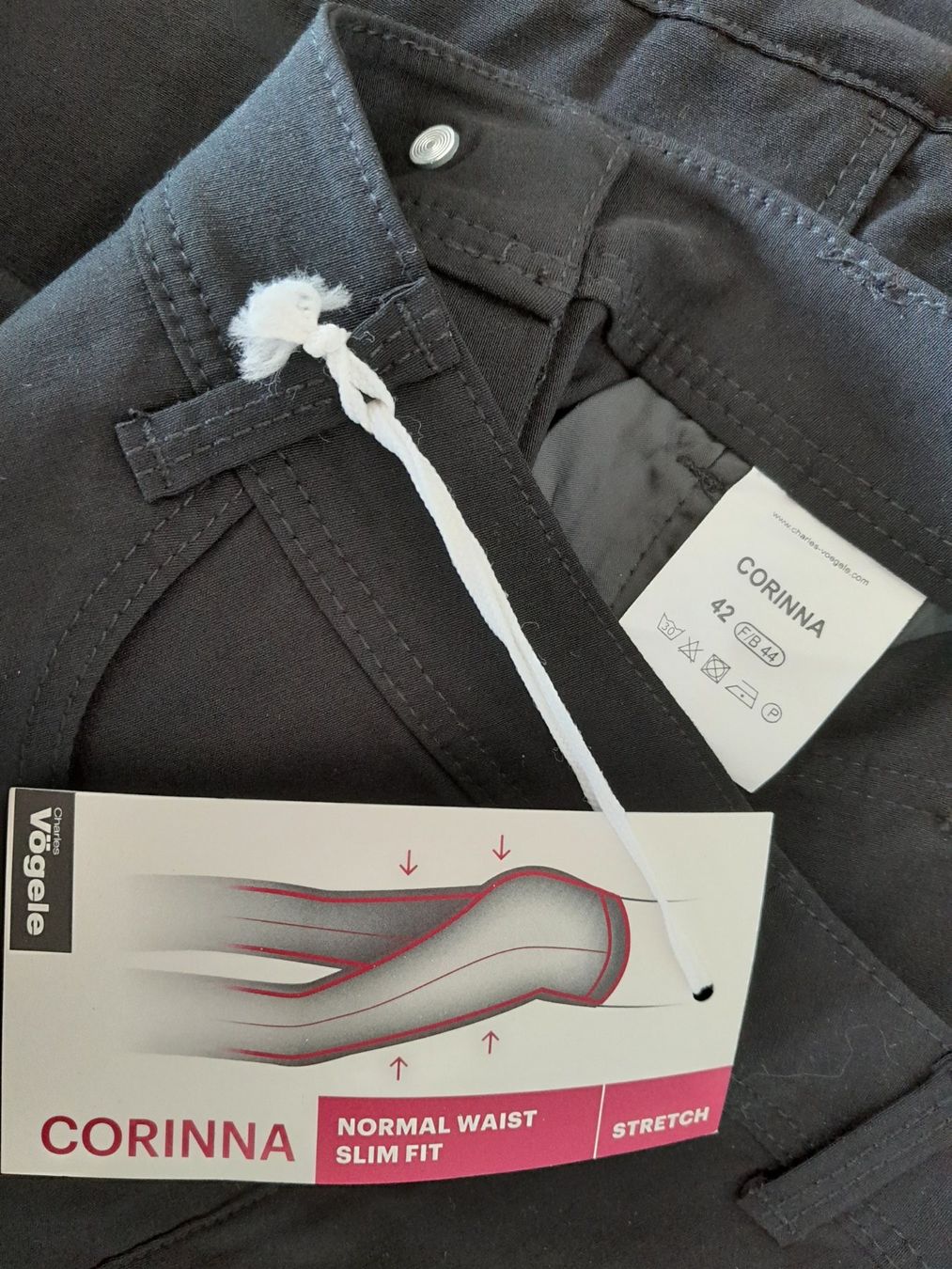 Pantaloni: Pantalon 3/4 noir neuf 42 – Nuovo e nell'imballaggio originale da Charmey (Gruyère) venduto da Laulau.sansan 3